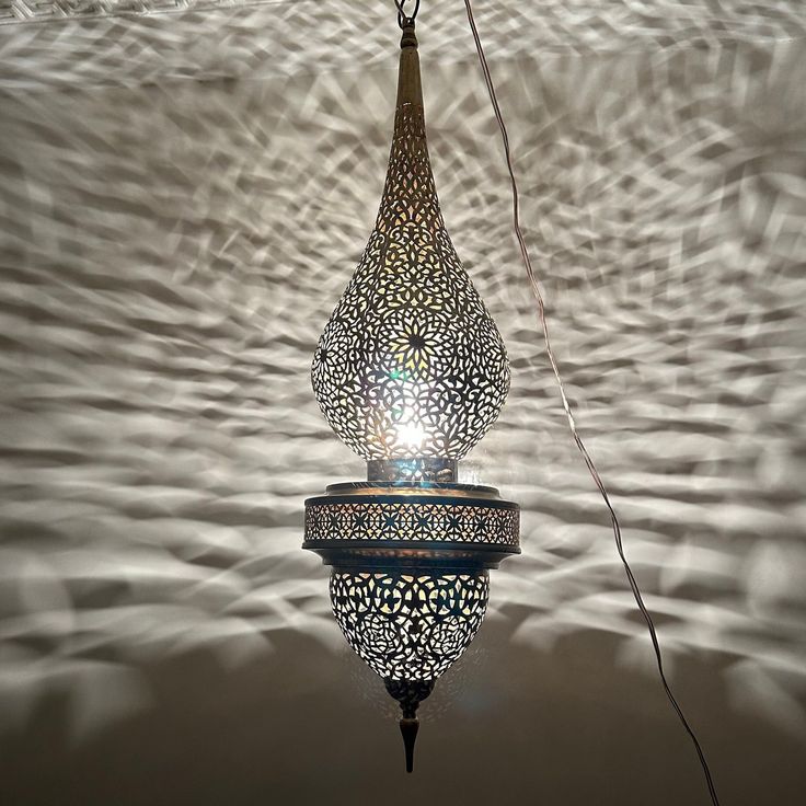 Black and Brass Chandeliers: Lighting Trends for Contemporary Interiors