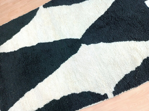Handmade Beniourain Wool Rug – Timeless Black & White Moroccan Elegance