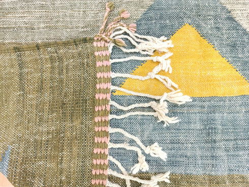 Handwoven Moroccan Wool Kilim Rug - Boho & Chic Decor