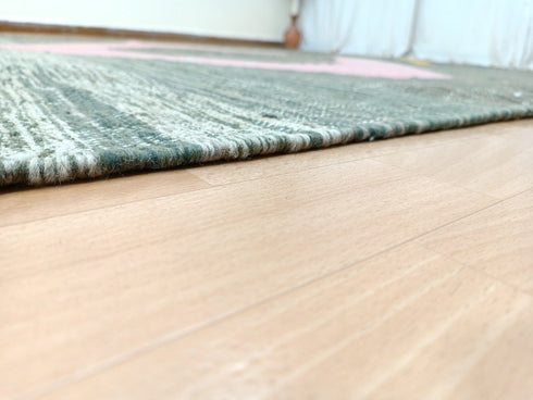 Handwoven Moroccan Wool Kilim Rug - Boho & Chic Decor