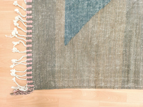 Handwoven Moroccan Wool Kilim Rug - Boho & Chic Decor