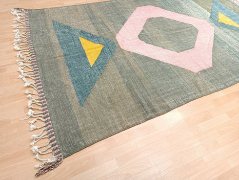 Handwoven Moroccan Wool Kilim Rug - Boho & Chic Decor