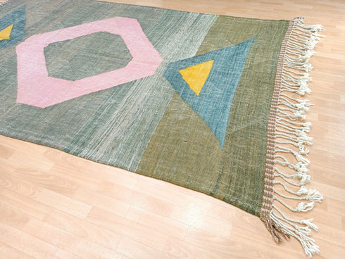 Handwoven Moroccan Wool Kilim Rug - Boho & Chic Decor