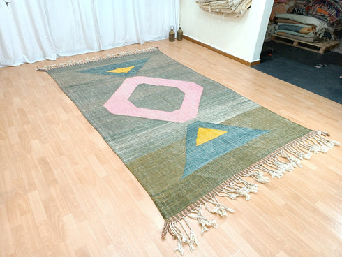 Handwoven Moroccan Wool Kilim Rug - Boho & Chic Decor
