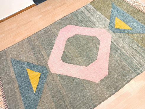 Handwoven Moroccan Wool Kilim Rug - Boho & Chic Decor