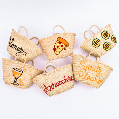 Hot Dogs Sandwiches Basket – Embroidered Straw Tote for Spring Picnics & Party Bars