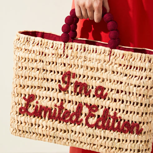 Handmade Moroccan wicker bag with I’m Limited Edition embroidery in bordeaux and round moulded handles 2