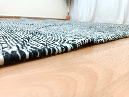 White & Black Moroccan Wool Rug – Handwoven Beni Ouarain Rug