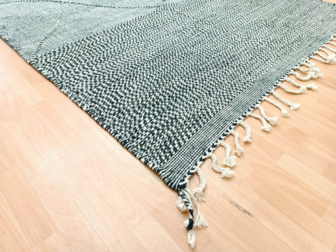 White & Black Moroccan Wool Rug – Handwoven Beni Ouarain Rug