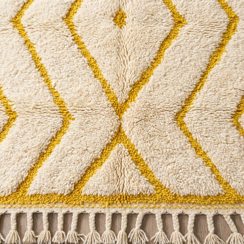 Modern Moroccan Berber Rug – Soft High Pile Wool Rug with Geometric Yellow Pattern