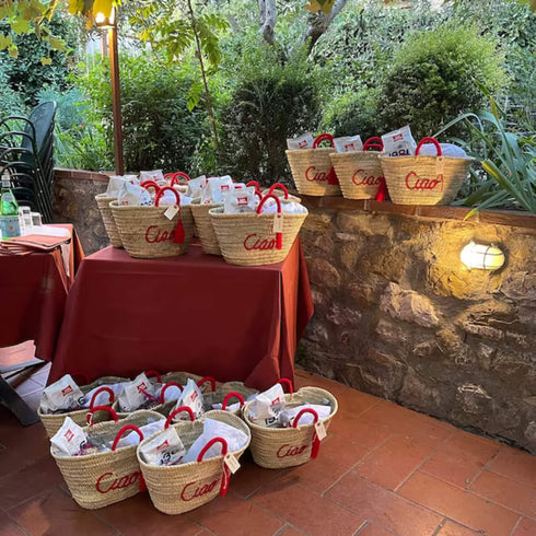 Chic Personalized Straw Bags: Elevate Special Moments!