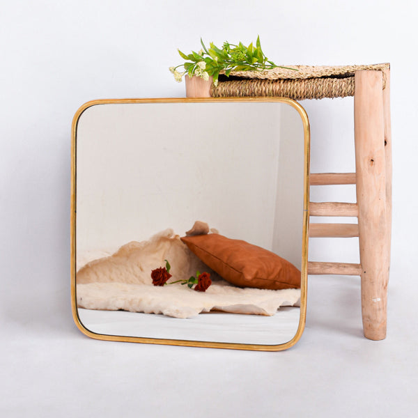 Elegant Brass Square Mirror - Minimalist & Modern Circular Wall Mirror (MR 1001)