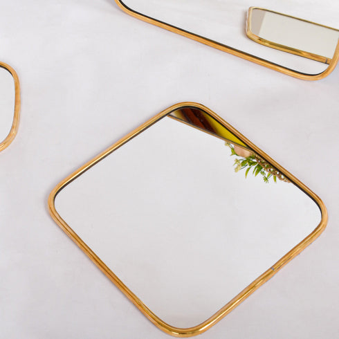 Elegant Brass Square Mirror - Minimalist & Modern Circular Wall Mirror (MR 1001)