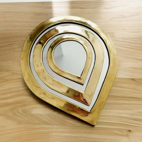 Elegant Brass Raindrop Wall Mirror: Unique Teardrop Design (MR 1012)