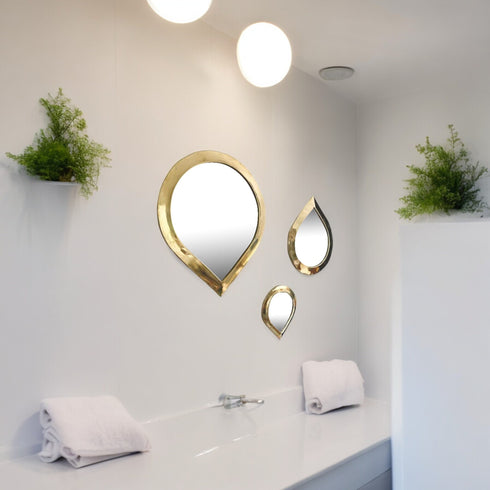 Elegant Brass Raindrop Wall Mirror: Unique Teardrop Design (MR 1012)