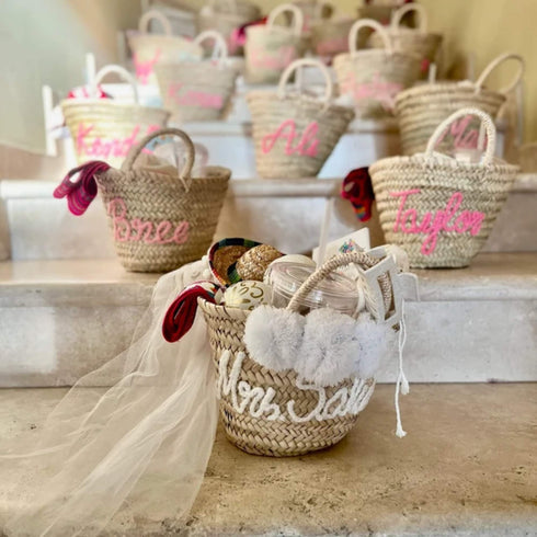 Chic Personalized Straw Bags: Elevate Special Moments!
