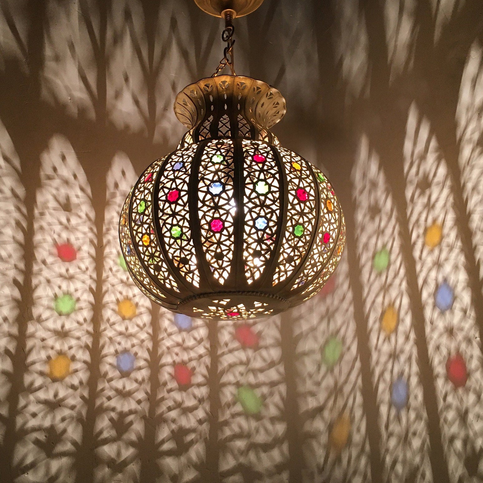 Modern Moroccan pendant light with intricate geometric patterns