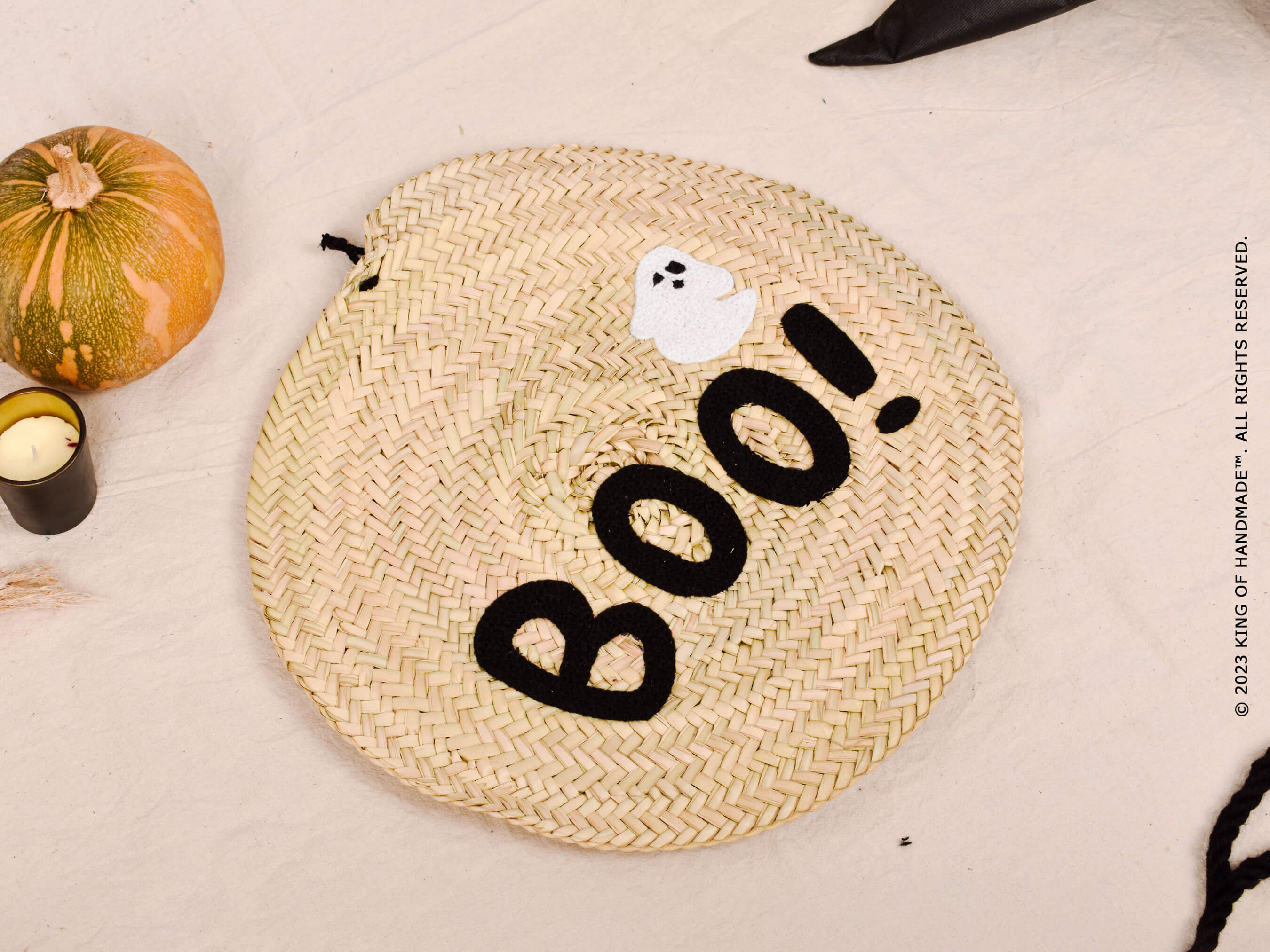 BOO! Halloween wall decoration