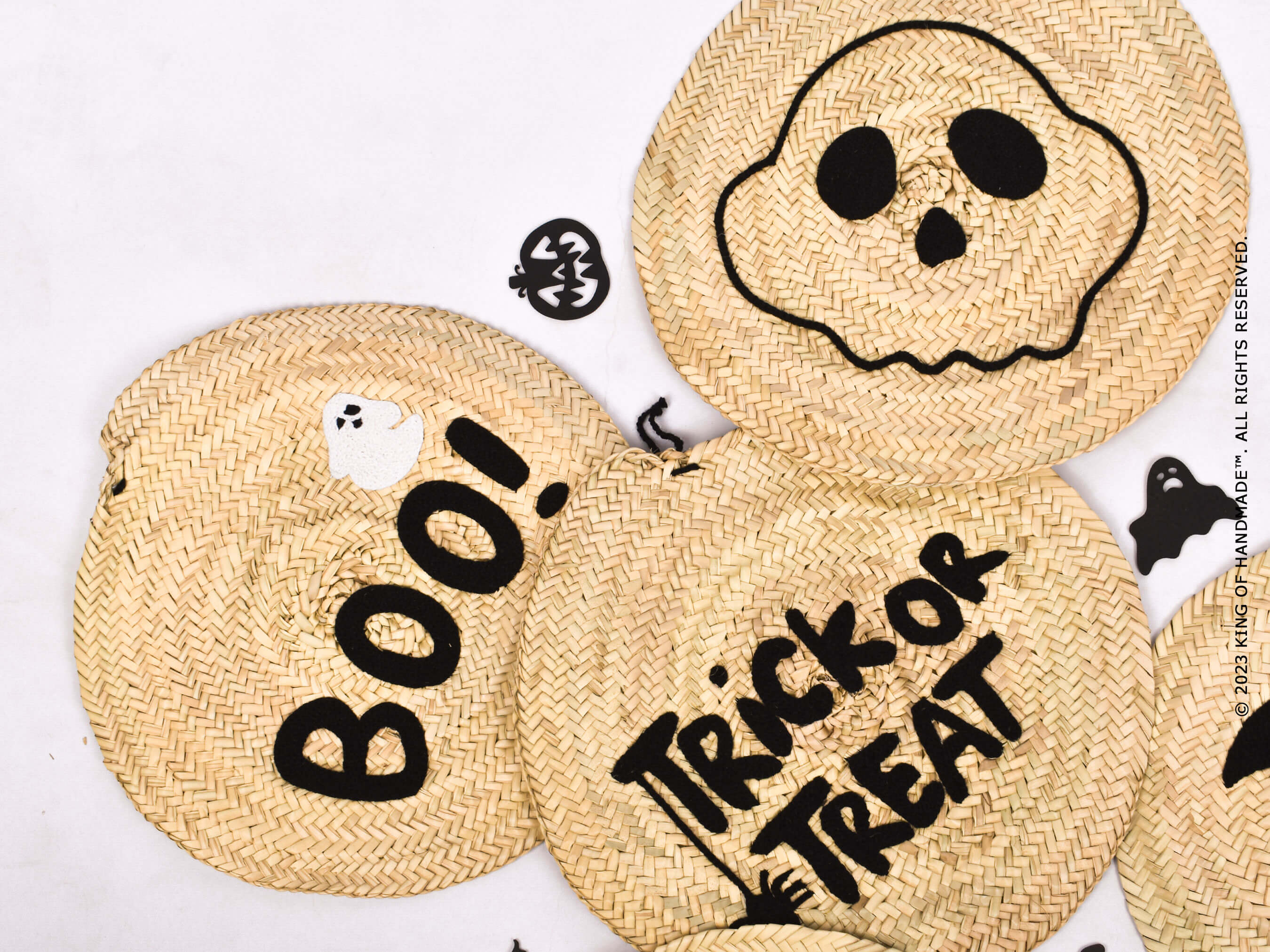 BOO! Halloween wall decoration